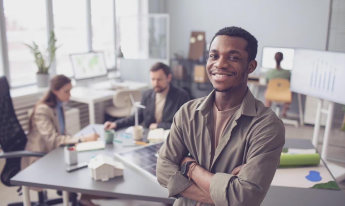 Teilnehmer wendet erworbene Recherche-Methoden an